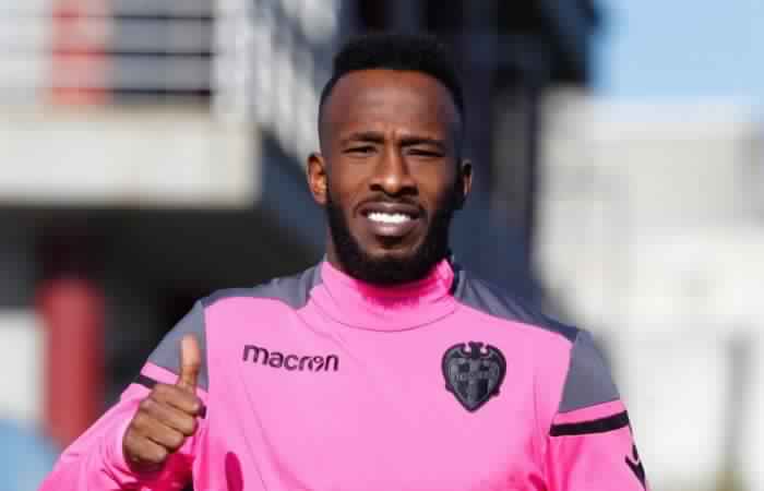 رد فعل فهد المولد مع مراسل قنوات bein sports القطرية