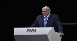 رئيس فيفا: ستحل المشكلات بين الأخضر والمنتخب الإيراني