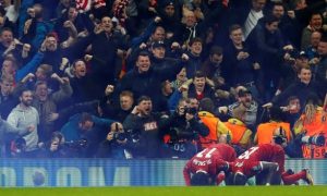 هدف محمد صلاح يتسبب في ضرب مبرح لمشجع نادي ليفربول (فيديو)