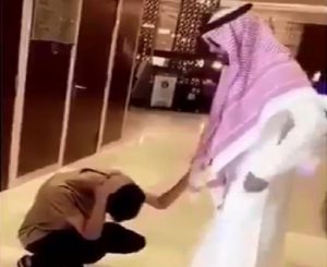 شاهد.. ما فعله أحد محبي ياسر القحطاني عندما التقاه لأول مرة، اخبار الدورى السعودي 19-5-2018