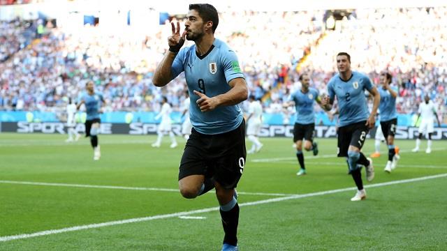 اخبار الرياضة العالمية ، حكم مباراة السعودية وأوروغواي يعترف بمحاولة إرضاء سواريز