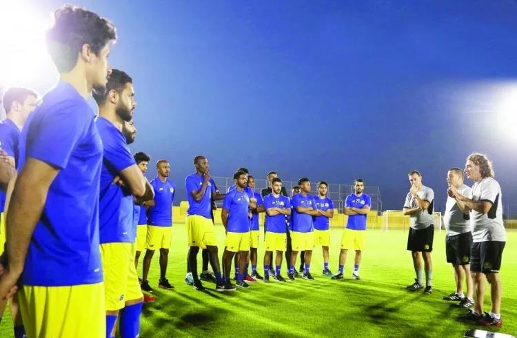 كارينيو ولاعبي النصر