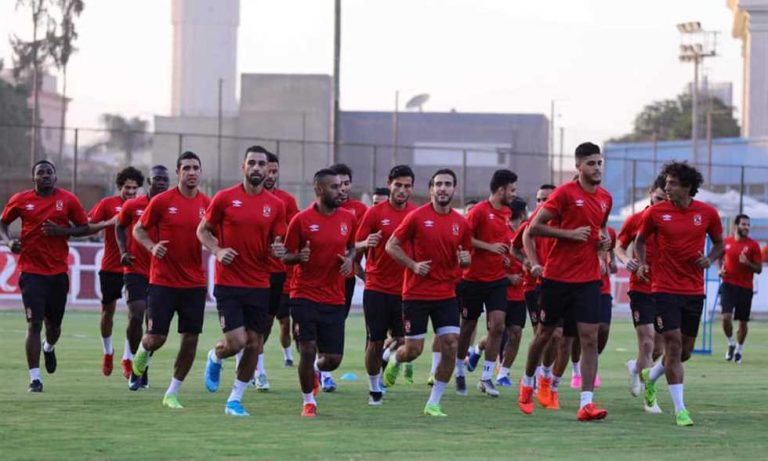 نجم الأهلي يفاضل بين 6 عروض للرحيل بعد فسخ عقده رسمياً