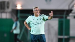 عاجل: برانكو إيفانكوفيتش يمنح الضوء الأخضر للاعب أهلي جدة بالرحيل