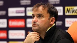 بعد فشل رحيله: خوسيه سييرا يدرس إعادة لاعب الإتحاد السعودي للمباريات