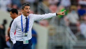 لوشيسكو يتخذ قراراً صارماً تجاه لاعبي الهلال الدوليين قبل مواجهة الفيحاء