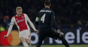 نجم أياكس يرد على رغبة ريال مدريد في التعاقد معه