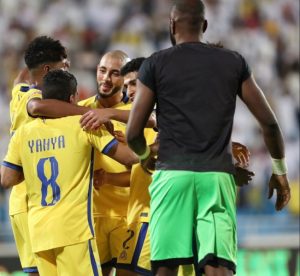 الإعلام الرياضي يعلق على واقعة "ضرب" لاعب النصر ضد حارس الرائد