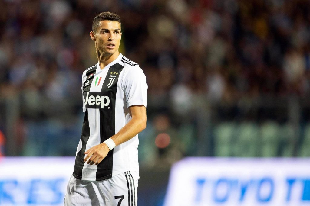 نجم برشلونة يكشف عن هذا الاتصال بينه وبين رونالدو من أجل الرحيل