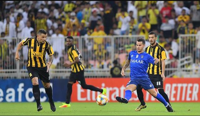 بسبب كلمة "كلاسيكو" إعلامي يثير الشارع الرياضي بتغريدة استفزازية