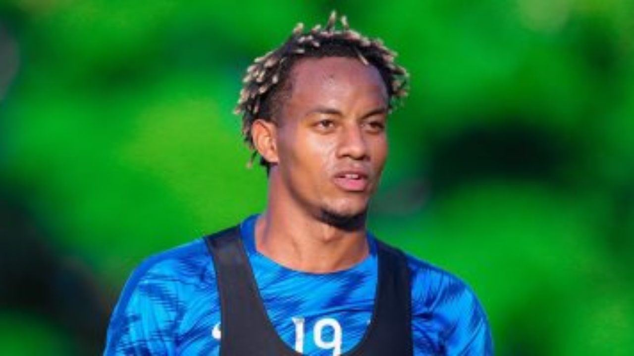 لاعبو الدوري البيروفي يردون على كاريلو .. نسى انهم ركلوه هنا