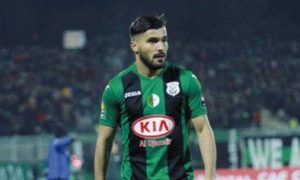 الجزائري "بن عيادة" يوضح موقفه من مفاوضات الأهلي لضمه