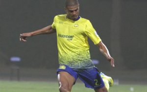 محترف النصر : هذان خانا الفريق