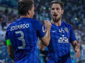 الأهلي والشباب يسعيان للتعاقد مع مدافع "الهلال" السابق