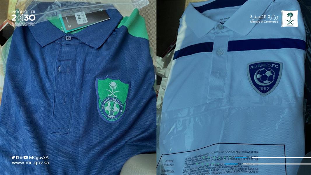 مداهمة مستودعين في جدة استغلا لتقليد شعارات أندية الدوري