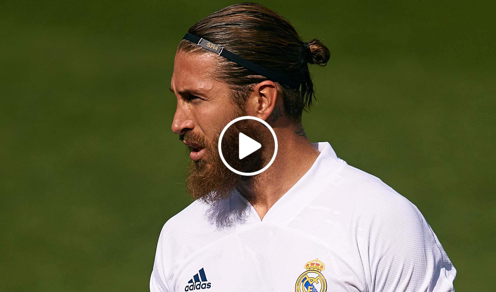 شاهد ..راموس يقلد ابراهيموفيتش بالتدرب تحت الثلج