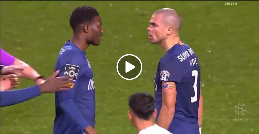 شاهد ..بيبي وزميله في الفريق