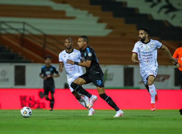 “الفتح” يعطل قطار انتصارات “الشباب” ويفوز عليه بثنائية في دوري المحترفين (صور وفيديو)