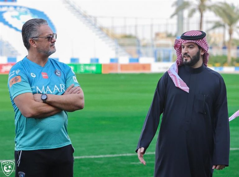 “نيمار” يدعم “ميكالي” عقب رحيله عن الهلال (صورة)