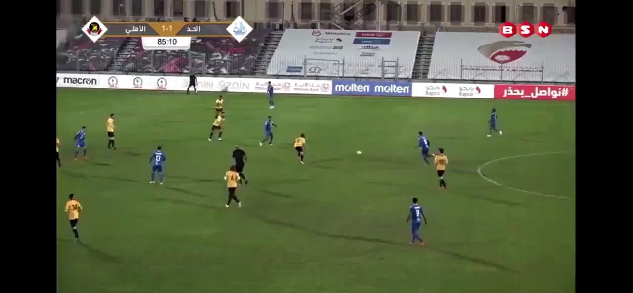 شاهد..كرة عجيبة في مباراة العين والقادسية