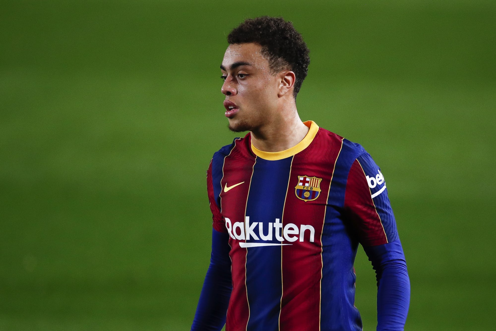 برشلونة يعزر مركز الظهير الايمن بنجم جديد ليكون بديل ل ديست