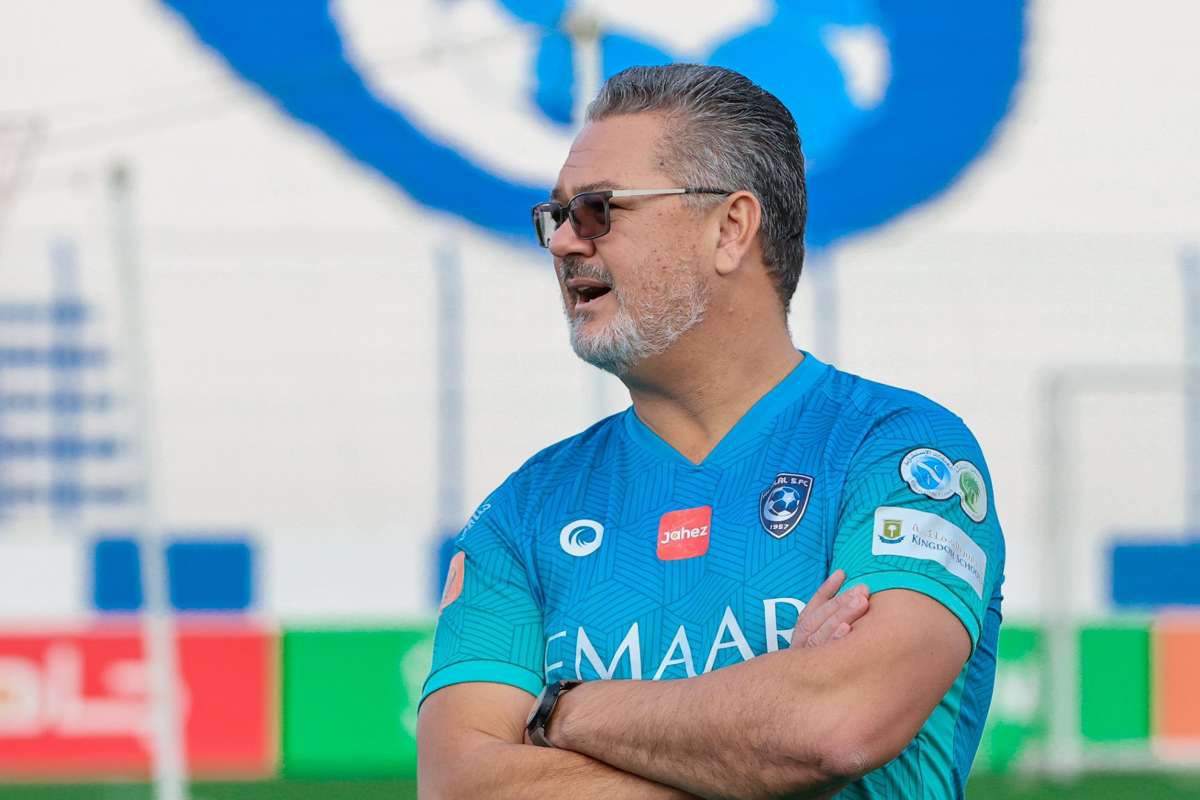 مدرب برتغالي يقترب من خلافة ميكالي في الهلال
