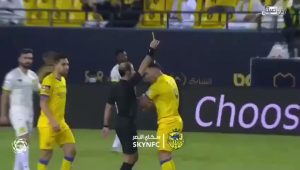 “الهدلق” معلقاً على لقطة من مباراة النصر والاتحاد: الجميع يسأل ويتساءل ماهي هذه القوة الخفية !!؟