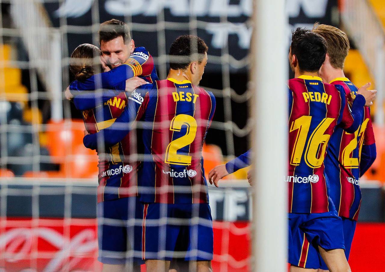فيديو | ميسي يُقيم حفل شواء للاعبي برشلونة في منزله قبل ايام من مواجهة أتليتكو