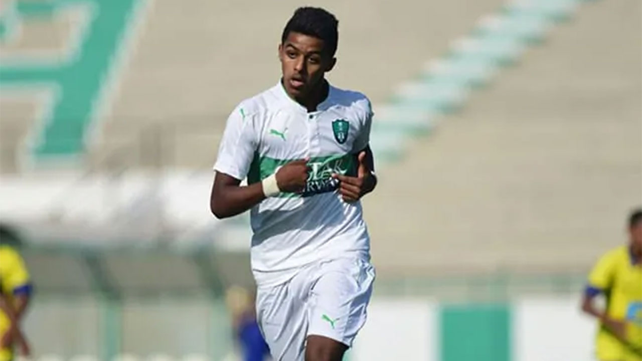 نجم الاتحاد “نور” يدافع عن لاعب الأهلي “عسيري”