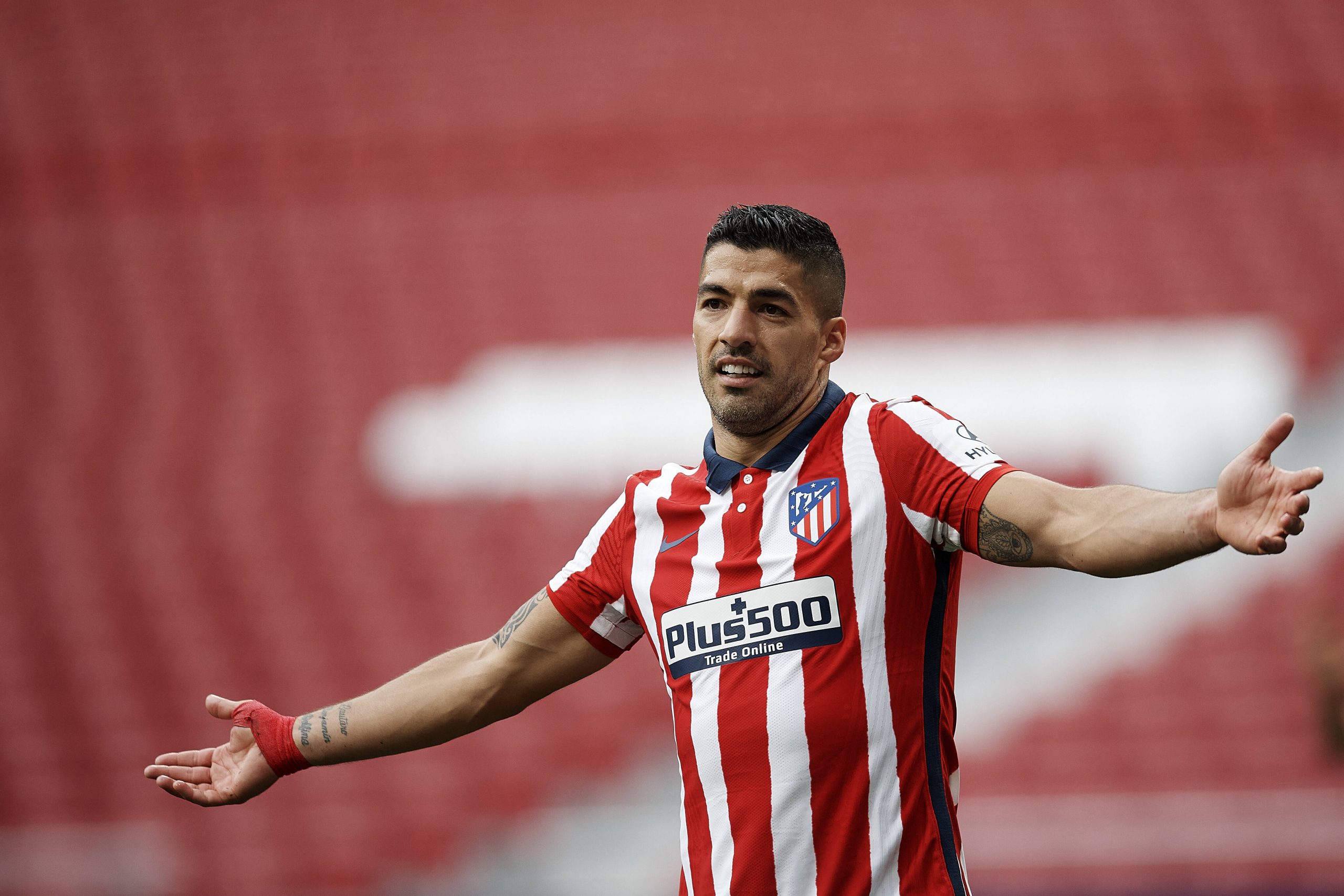 سواريز يعلق على انضمام  أجويرو إلي برشلونة