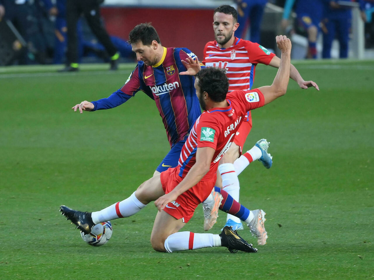 رسميًا.. برشلونة يعلن ضم موهـ،ـبة غرناطة حتى 2023
