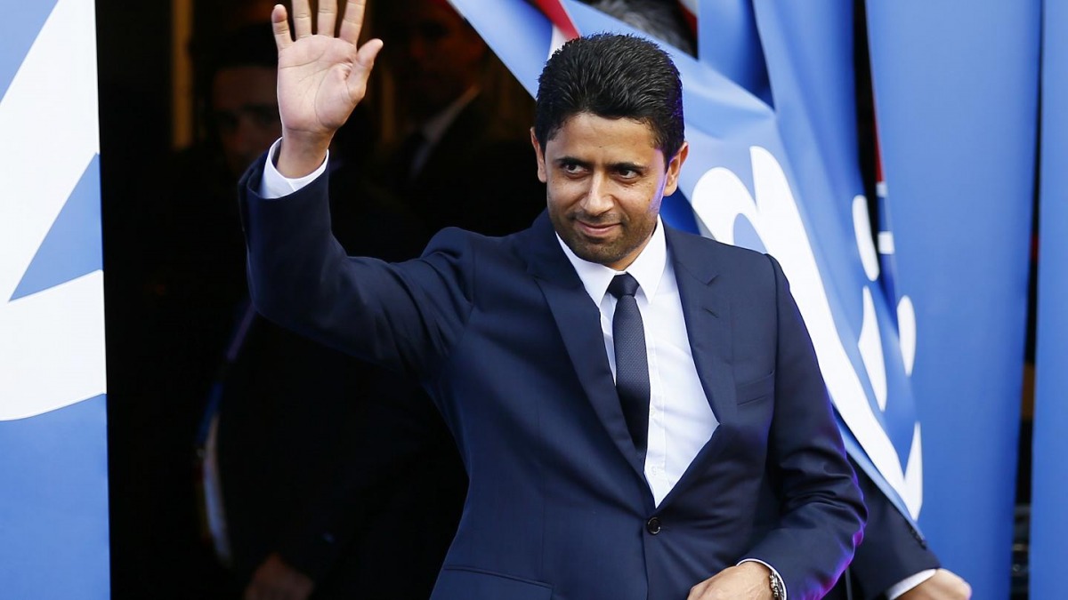 Paris Saint-Germain surre,nders and raises the white fاag for Barcelona