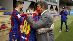 فيديو ..ميسي يعود إلى برشلونة بعد انتهاء عطلته