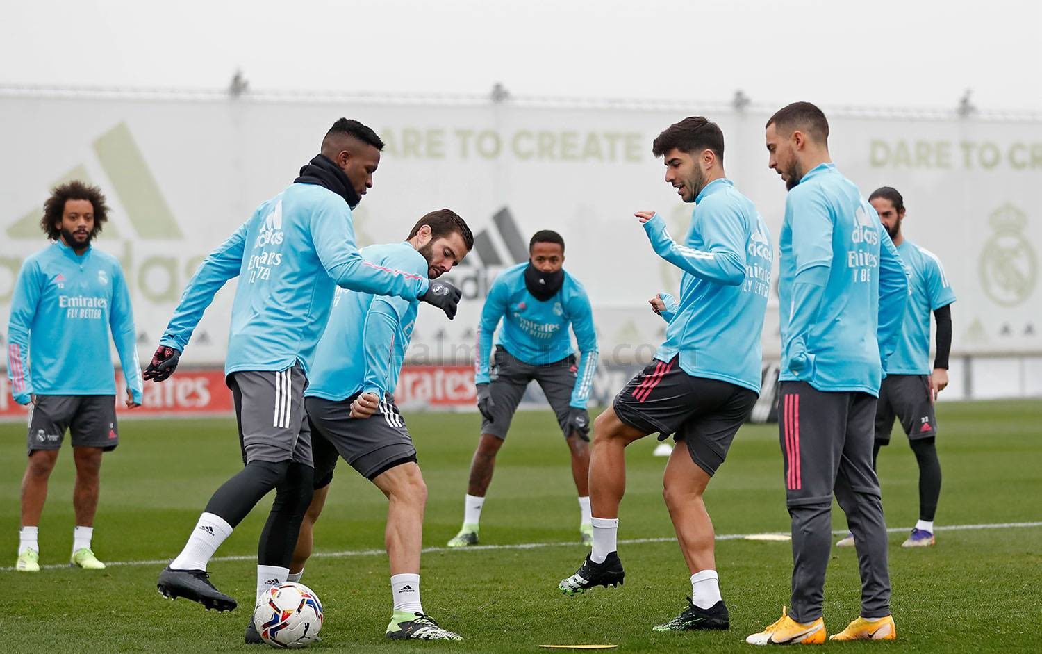 ريال مدريد يسعى لبيع نجـ،ـم الفريق خوفا من رحيله مجاناً