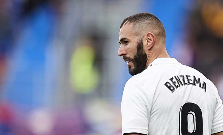 بنزيما يرفض الالتزام بقرار مدرب ريال مدريد عقب مباراة التشي