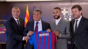 ديباي في حفل تقديمه : “لا يمكنك قول لا لـ برشلونة”