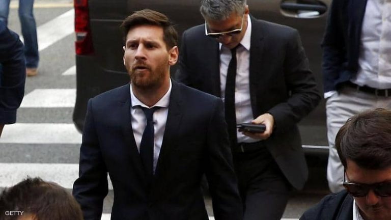 ميسي يكشـ،ـف كيـ،ـف اخبره والده بقرار برشلونة ، وكيـ،ف استقبل الخبر هو وتياجو وباقي الاسرة