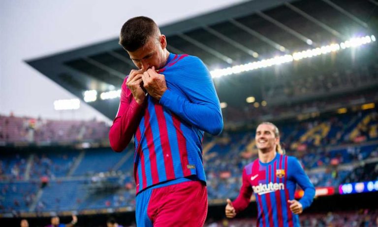 بيكيه يكشـ،ـف عن مفـ،ـاجأة .. العب حاليا لبرشلونة مجاناً تقريباً