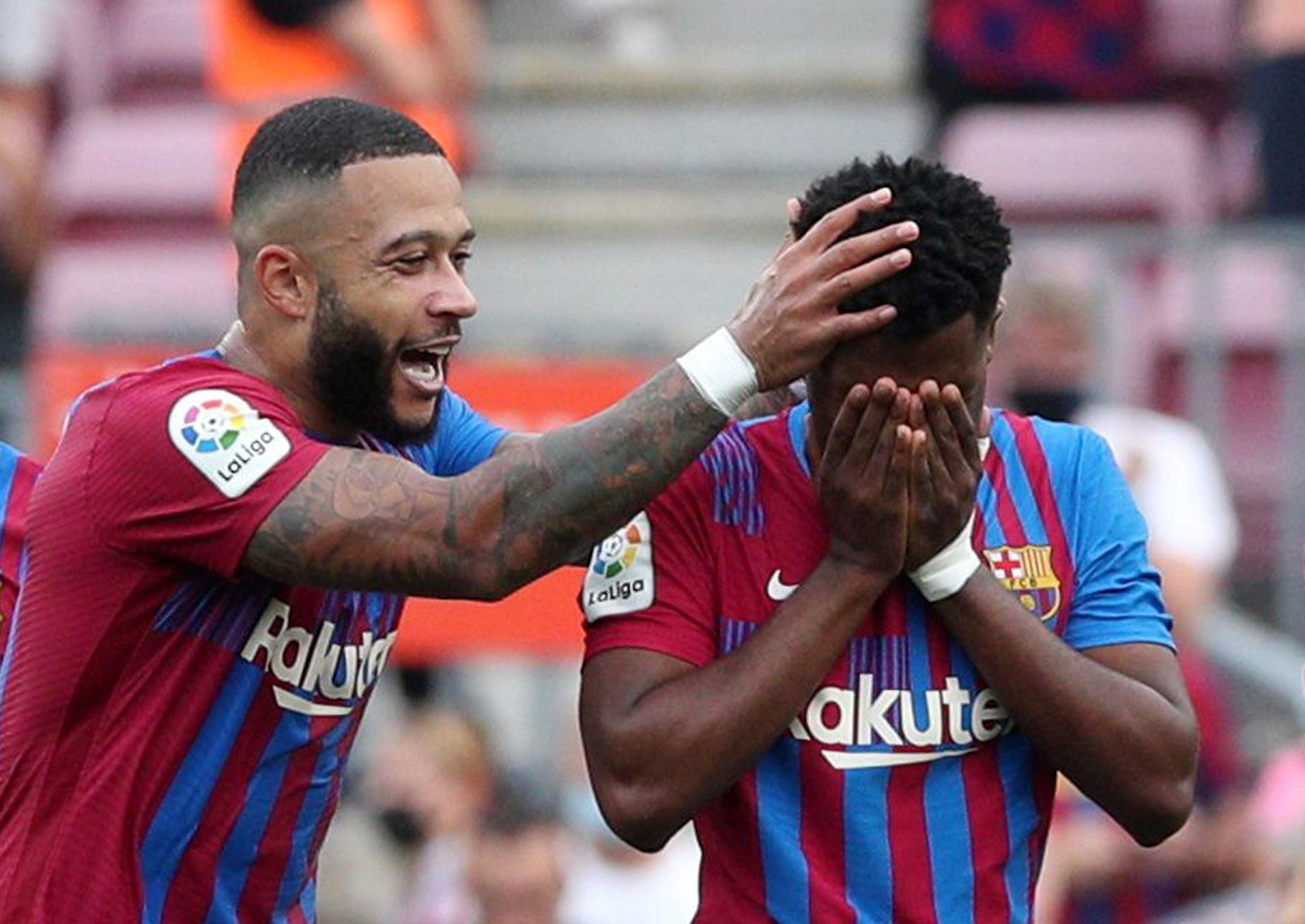عقد فاتي الجديد لا يرضي طموح محبي برشلونة