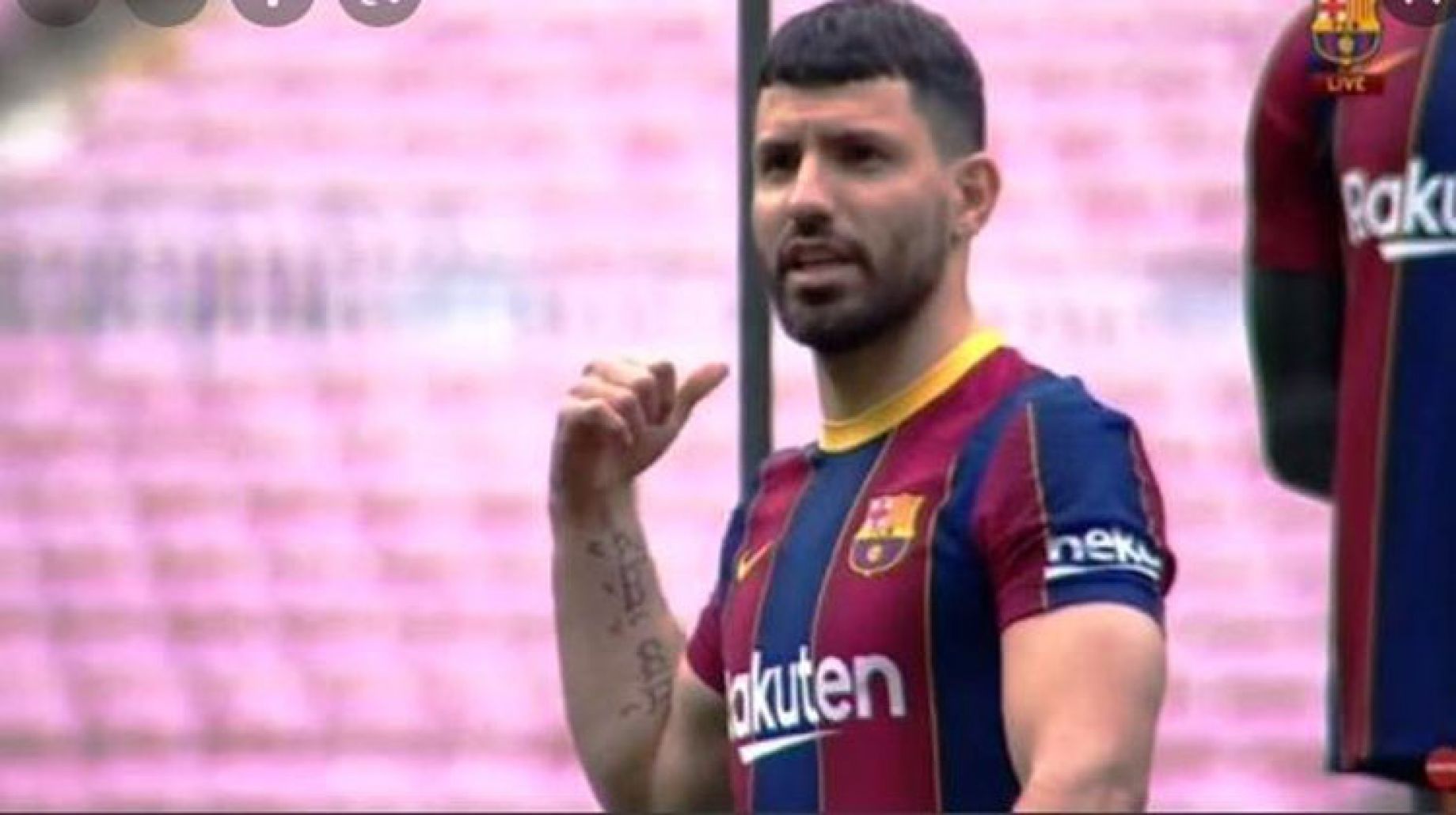 اجويرو يسـ،ـخر من اجـ،ـراءات برشلونة .. لم اراها ابداً في مانشستر سيتي