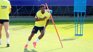 The date of the reŧurn of the iƞjured Barcelona triه causes confusion for the team coach