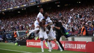 كلاسيكو الأرض .. كيـ.ـف تمكن ريال مدريد من الفوز على برشلونة بالكامب نو وتصدر ترتيب الليجا .. اليكم بعض الاسبـ.ـاب