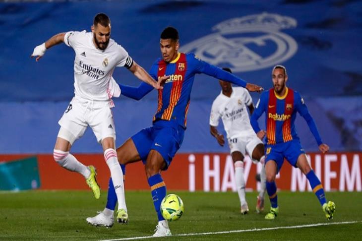 غرفة ملابس ريال مدريد تدعم برشلونة للمرة الأولي في تاريخها