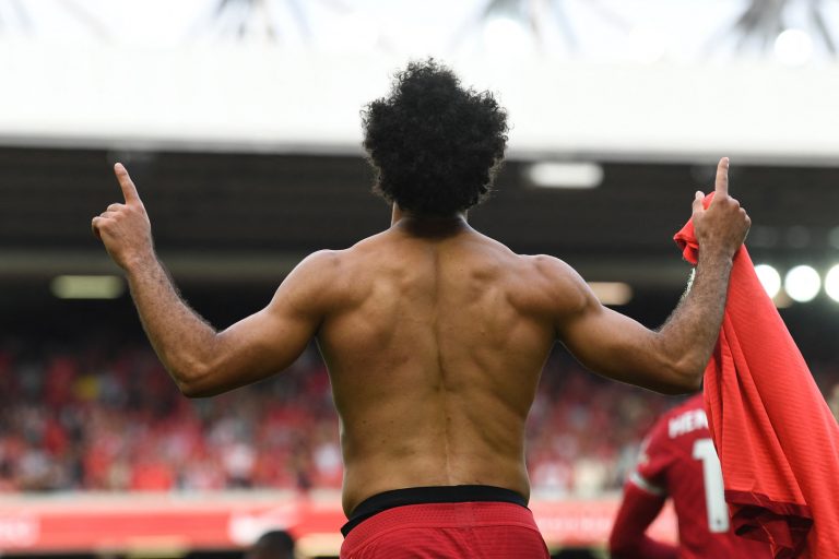 زميل محمد صلاح في ليفربول يسخر منه بعد النظام الغذائي الخاص