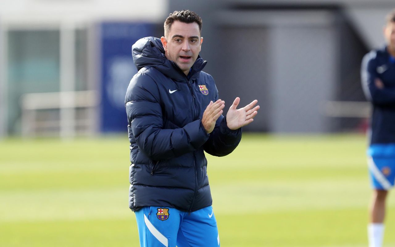 Chernjito and AS: Xavi continues to sacrifice for Barcelona and his first training with the participation of only 6 players from the first team. Video
