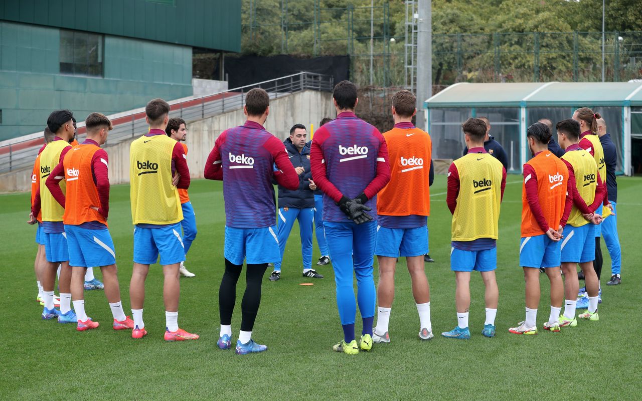 Xavi gives 6 players the last chance with Barcelona after taking over as coach