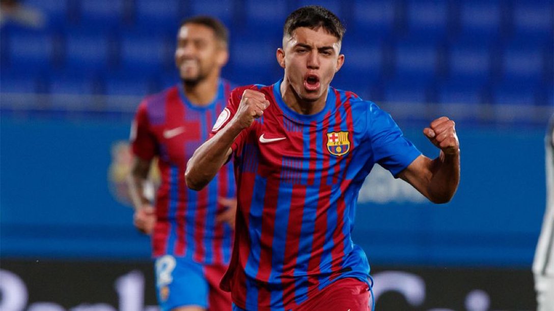 Discontent from the Catalan fans at the management of the team through social networking sites because of Elias Akhmash