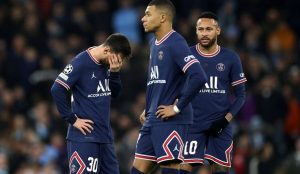 اللاعب السابق لريال مدريد يوجه النقد لميسي : يجب ان تخجل من نفسك وتتعلم من رونالدو