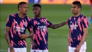 كاسيميرو يصب غضبه على فينسيوس جونيور بسبب التصرف الأهوج في تدريبات ريال مدريد