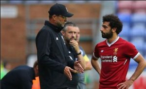 جمهور ليفربول يساند محمد صلاح الغاضب ، وكلوب يدافع عن نفسه